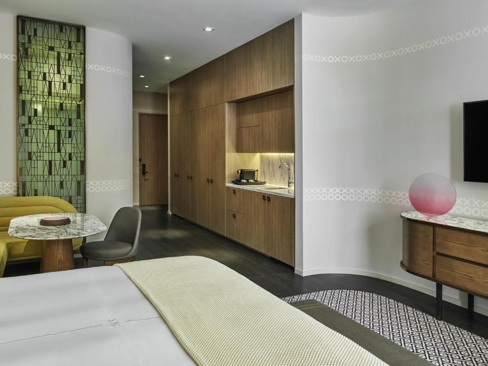 Lux Studio King interior